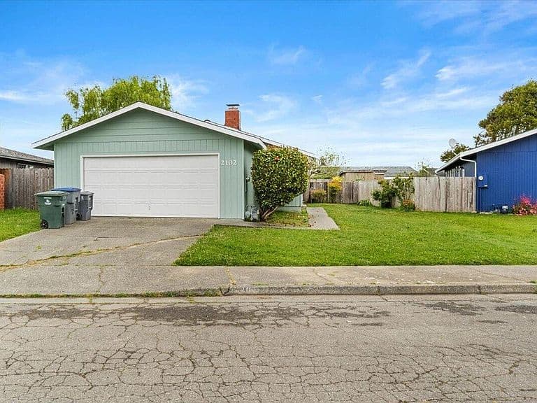 Listing photo 2