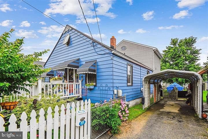 Listing photo 2