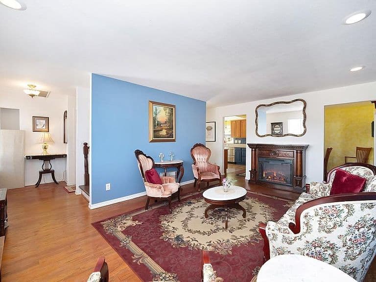 Listing photo 4