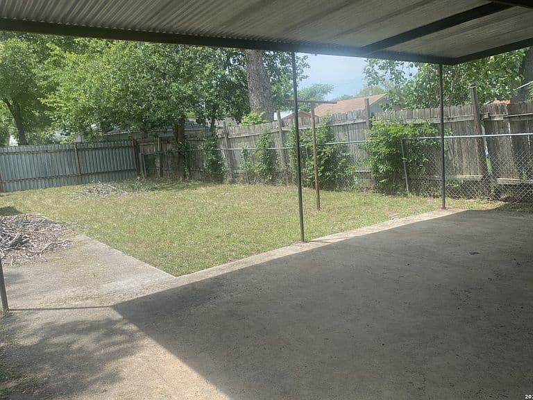 Listing photo 4