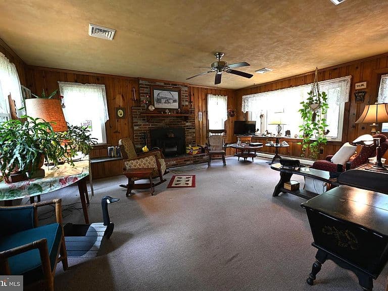 Listing photo 5