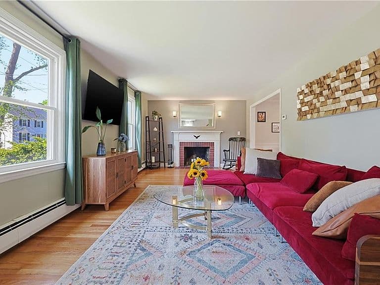 Listing photo 4