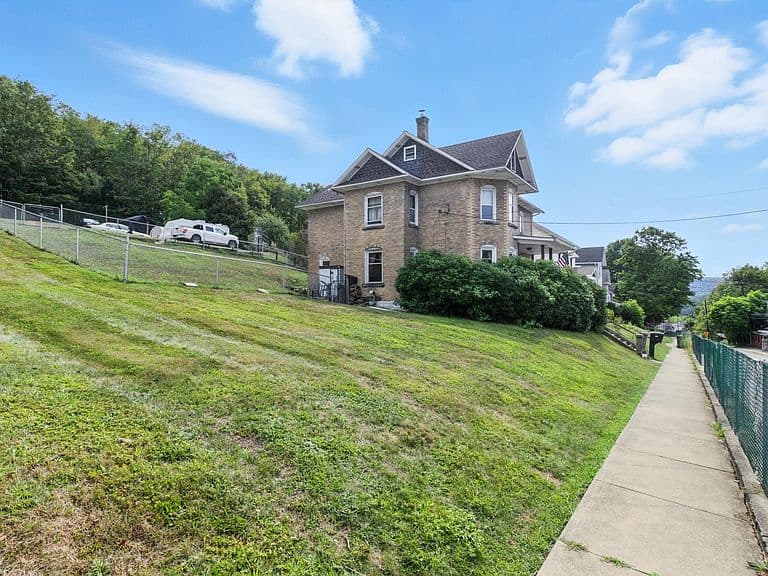 Listing photo 4