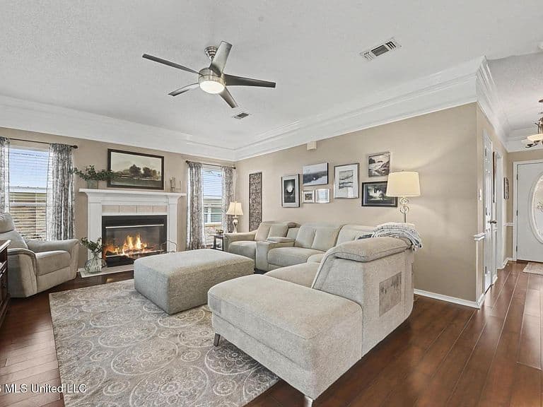Listing photo 3