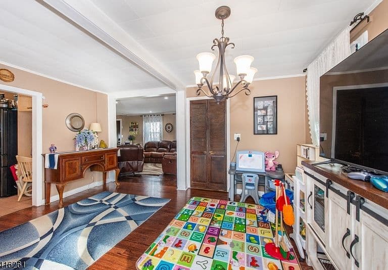 Listing photo 5
