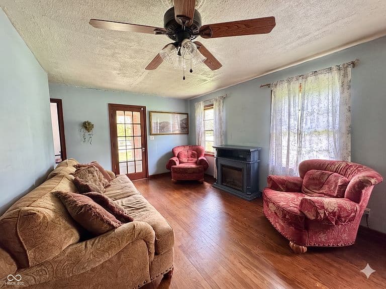 Listing photo 5