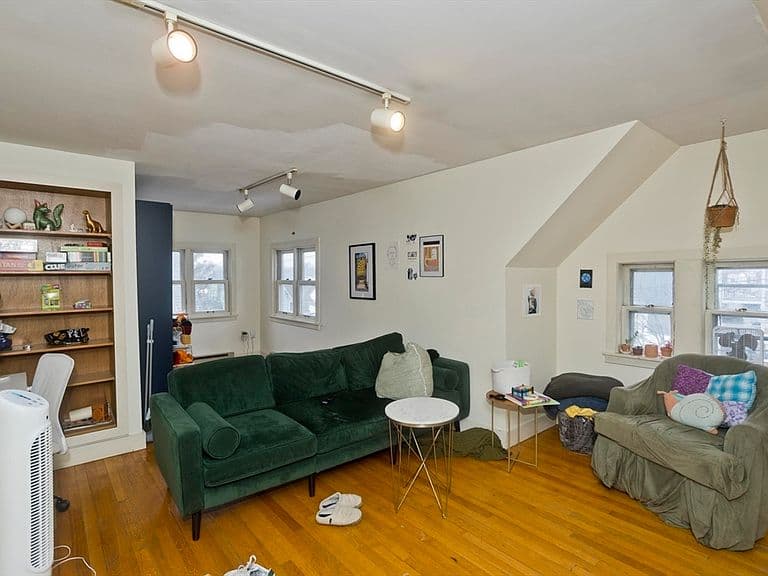 Listing photo 5