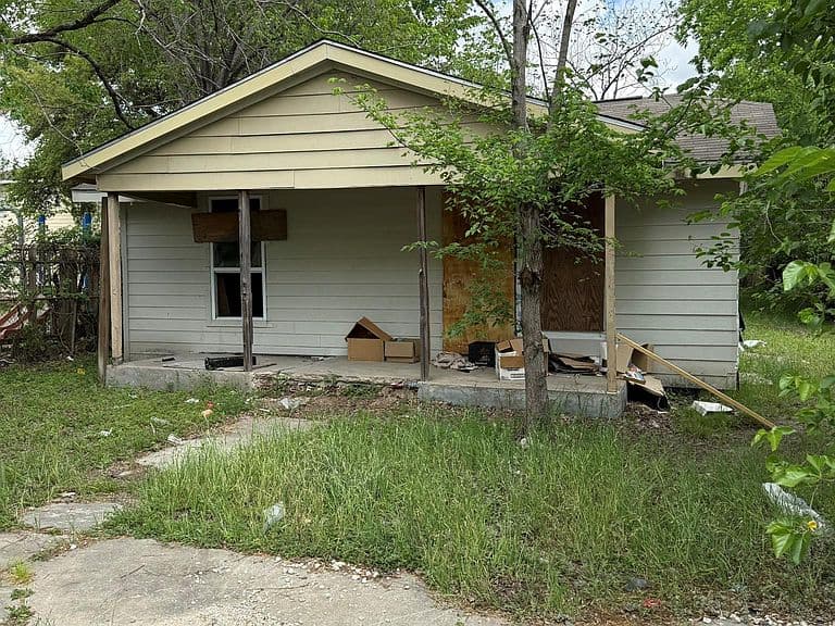 Listing photo 2