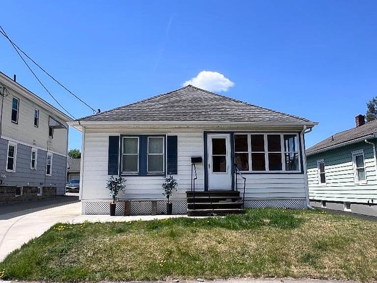 Listing photo 2