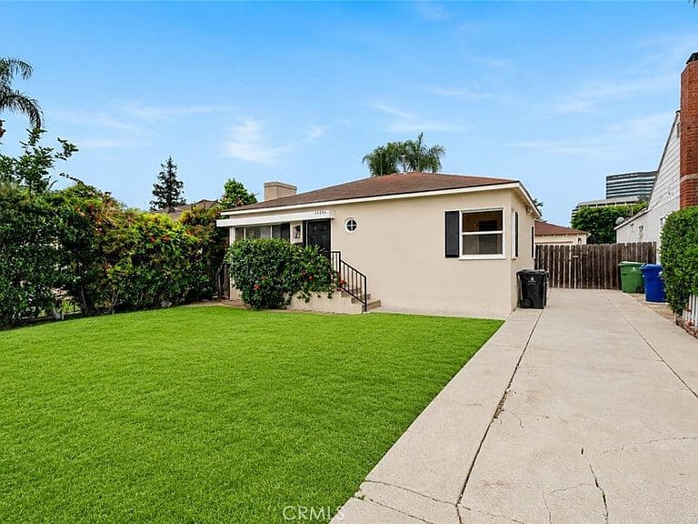 Listing photo 3