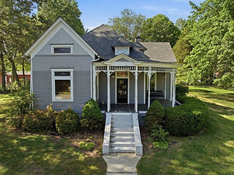 Listing photo 2