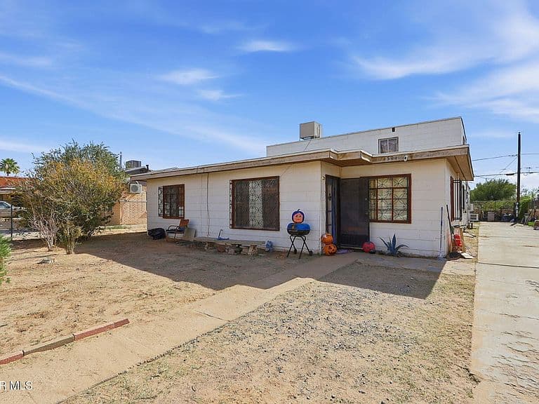 Listing photo 3