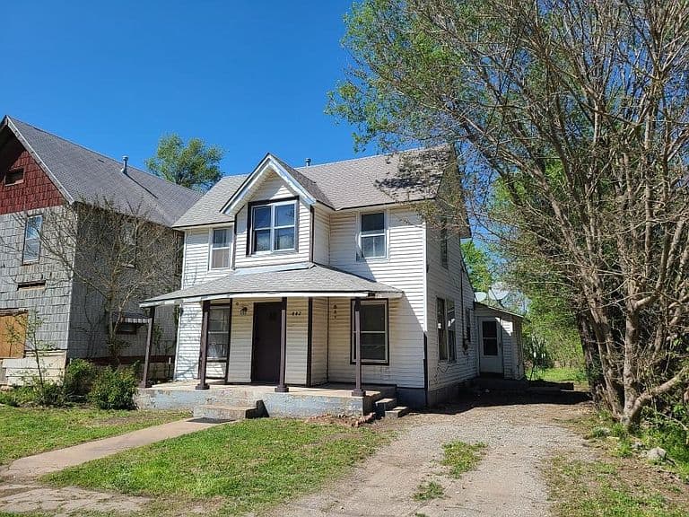 Listing photo 2