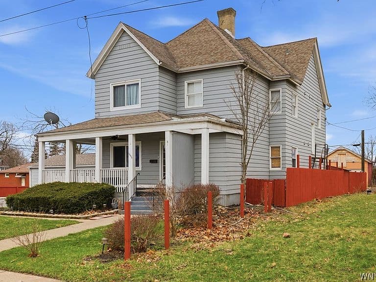 Listing photo 2