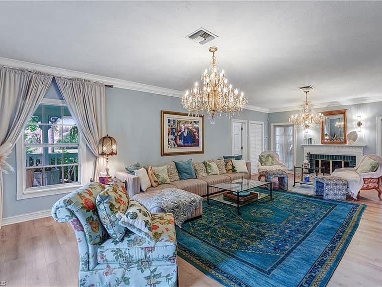 Listing photo 3