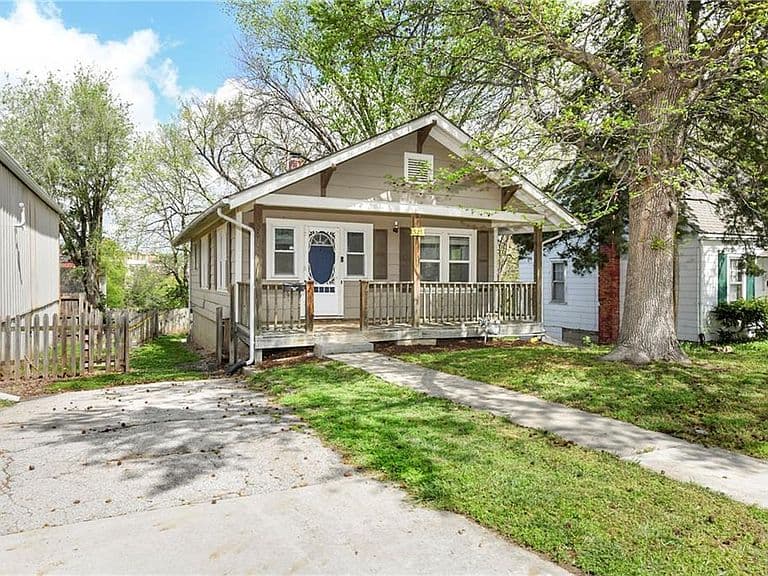 Listing photo 2
