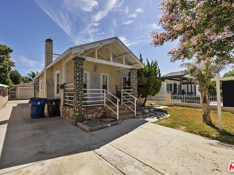Listing photo 2