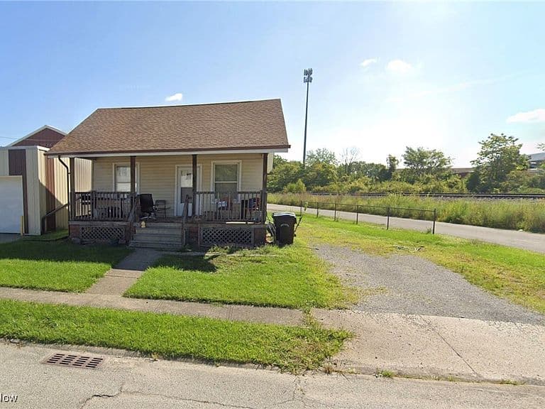 Listing photo 3