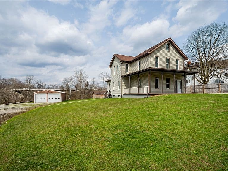 Listing photo 5