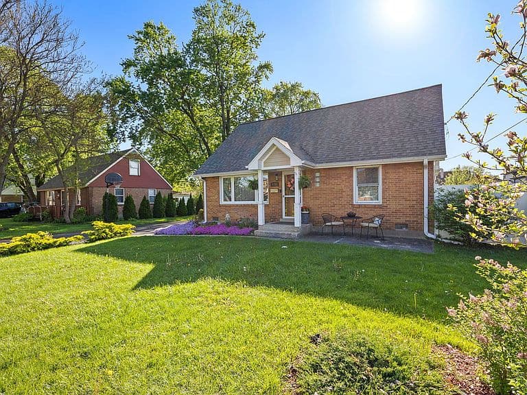 Listing photo 2