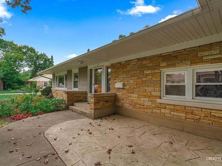 Listing photo 4