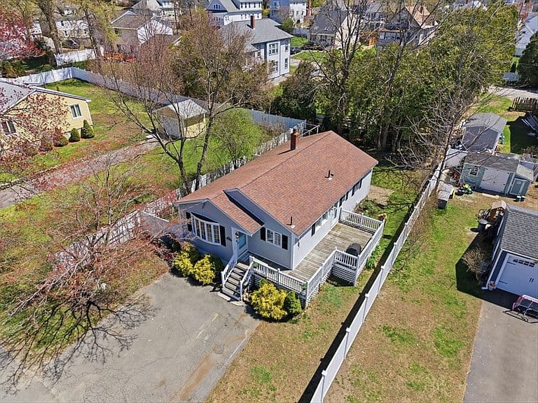 Listing photo 3