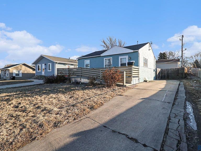 Listing photo 3