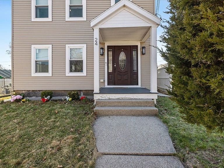 Listing photo 2