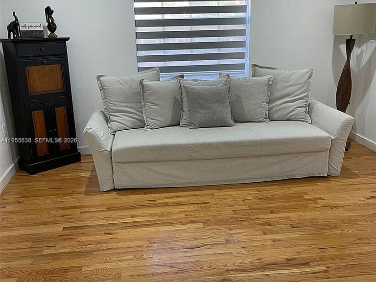 Listing photo 5