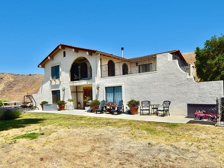 Listing photo 2