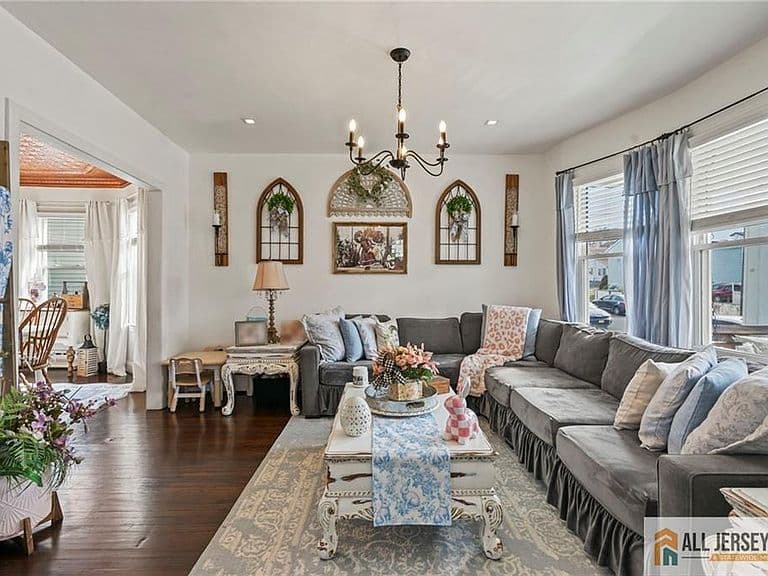 Listing photo 4