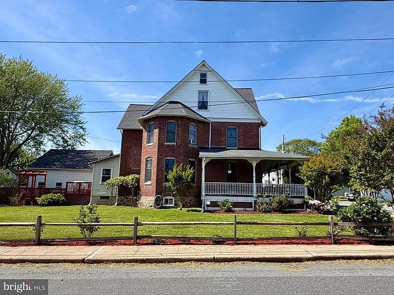 Listing photo 2
