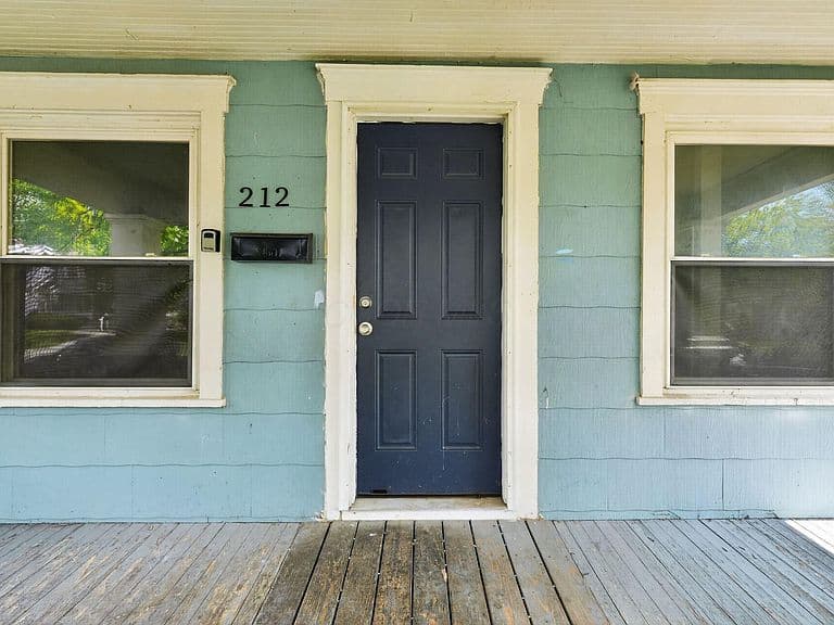 Listing photo 2