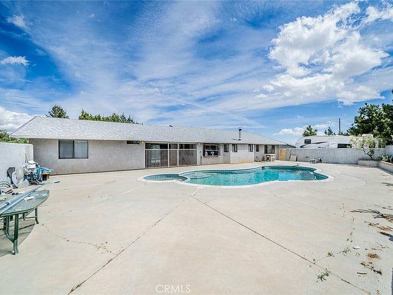 Listing photo 5