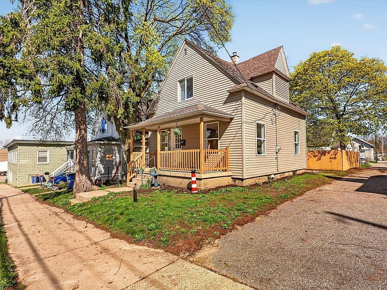 Listing photo 3