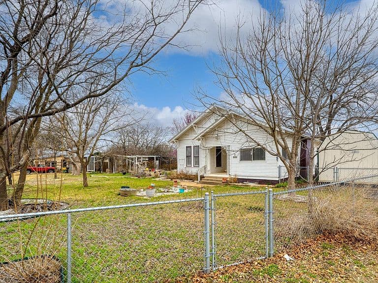 Listing photo 3