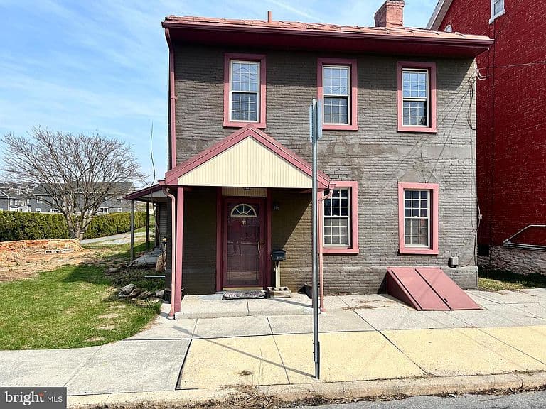 Listing photo 2