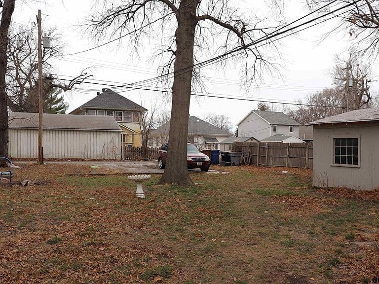 Listing photo 3