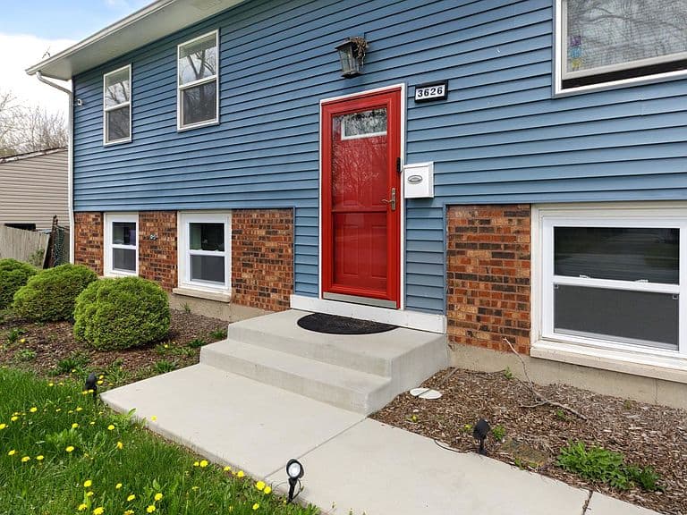 Listing photo 2