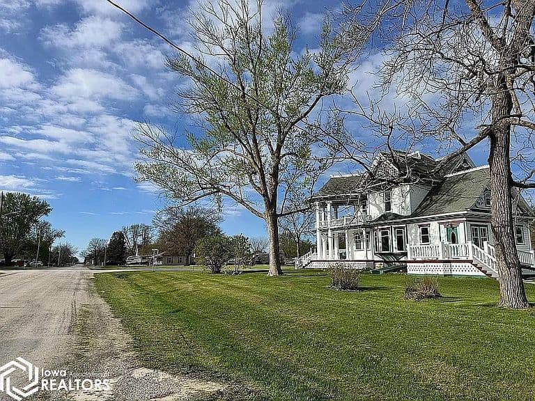 Listing photo 4