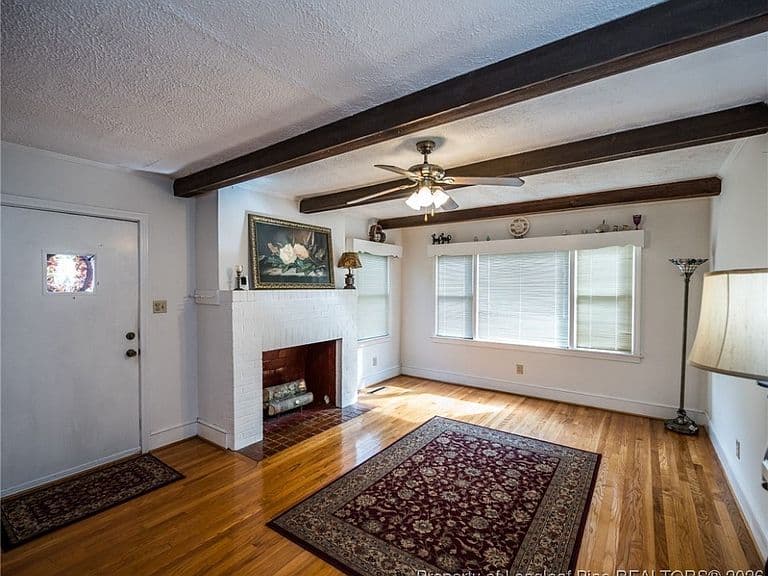 Listing photo 4