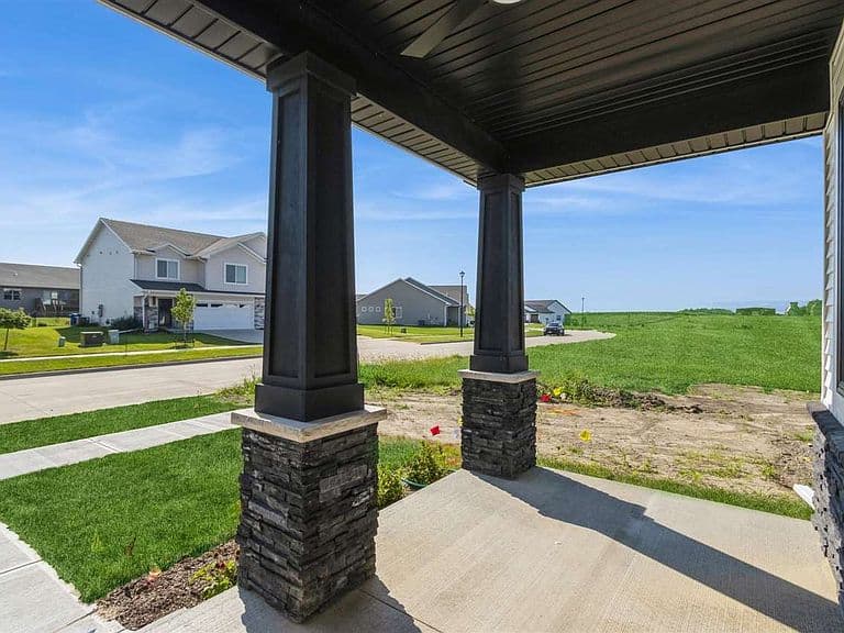 Listing photo 3