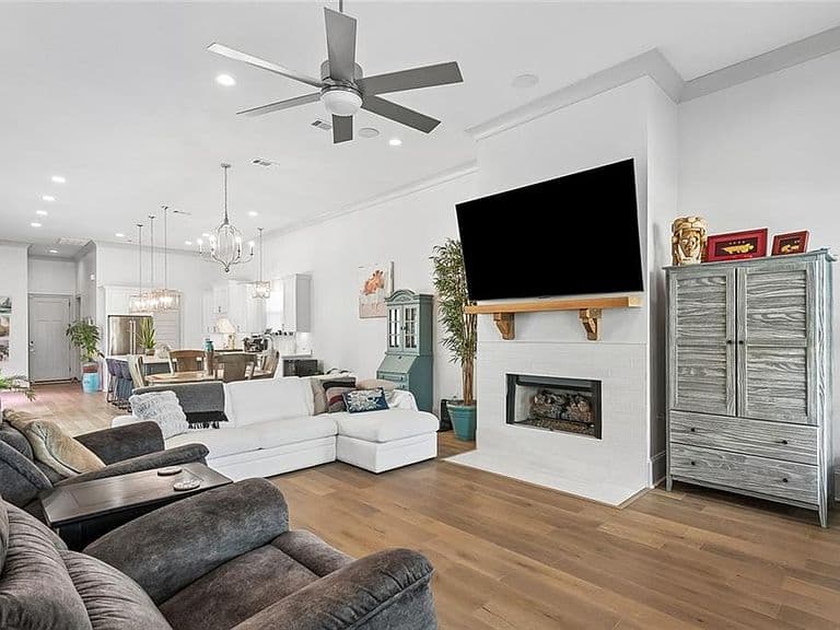 Listing photo 4
