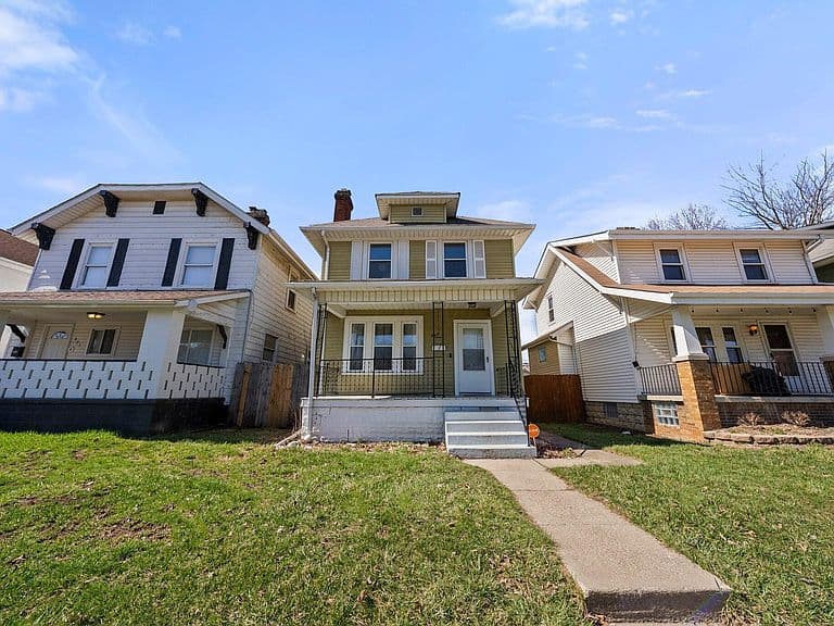 Listing photo 2