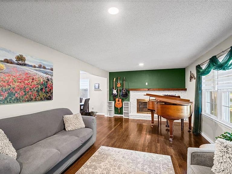 Listing photo 3