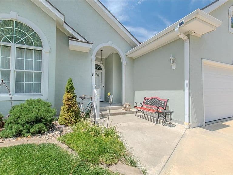 Listing photo 3