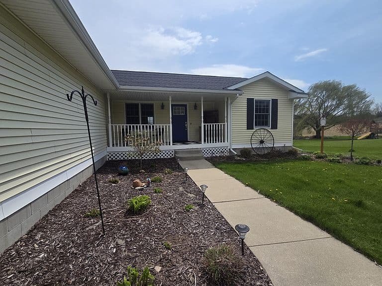Listing photo 2
