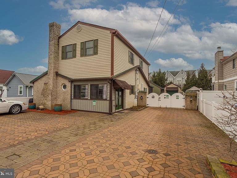 Listing photo 4