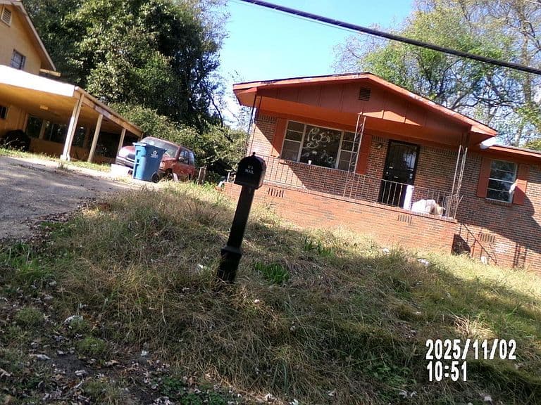 Listing photo 2