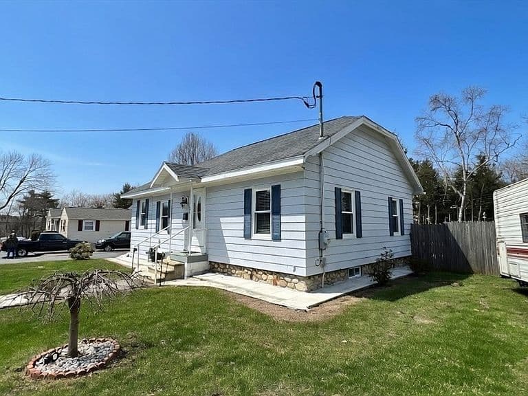 Listing photo 3